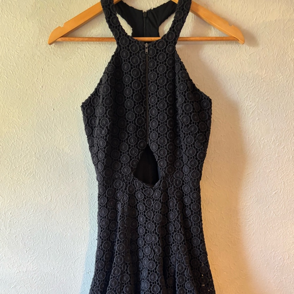 Hunter Bell Eyelet cut out‎ Halter Dress size 0 - Picture 3 of 6